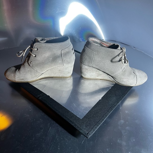 Tom’s Kala Suede Taupe Lace-Up Ankle Bootie Wedges, size 8 - Picture 5 of 10